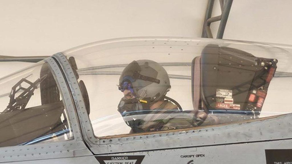 El Ejército del Aire y la Universidad Complutense de Madrid miden la actividad cerebral de un piloto de F-18 para crear un "neurocasco"