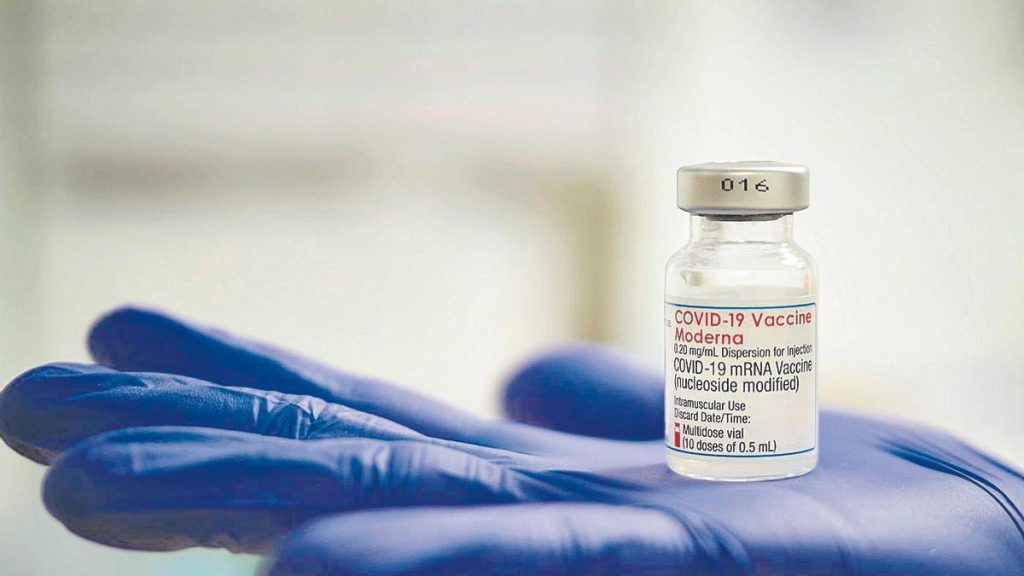 Europa da luz verde a la primera vacuna combinada contra la gripe y el covid-19