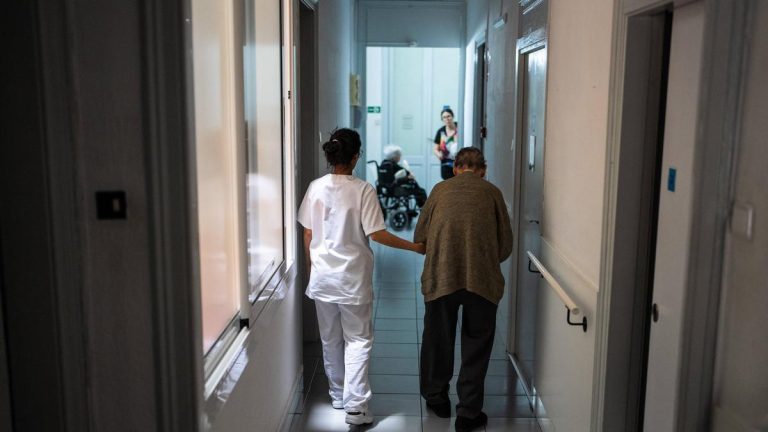 Un 76% de las cuidadoras geriátricas tienen peor salud mental que la media de la población