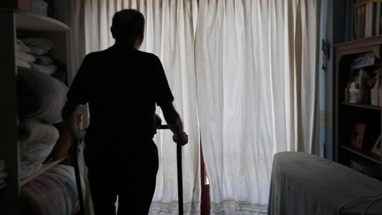 Catalunya despliega la ley ELA con ayudas de hasta 15.000 euros al mes para dependientes extremos