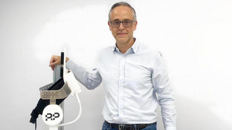 El Gobierno financia un dispositivo biónico de la 'startup' catalana Robopedics que devuelve la capacidad de andar tras un ictus